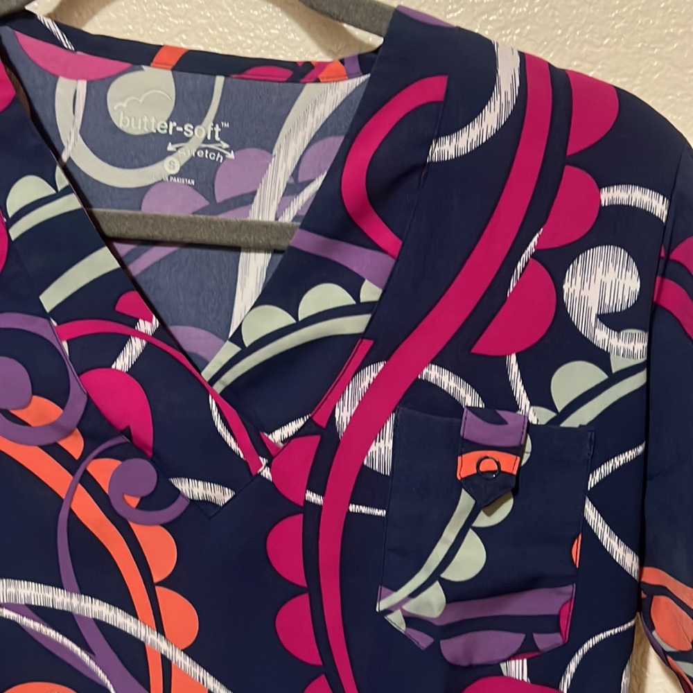 Scrub Top - Picture 2 of 4